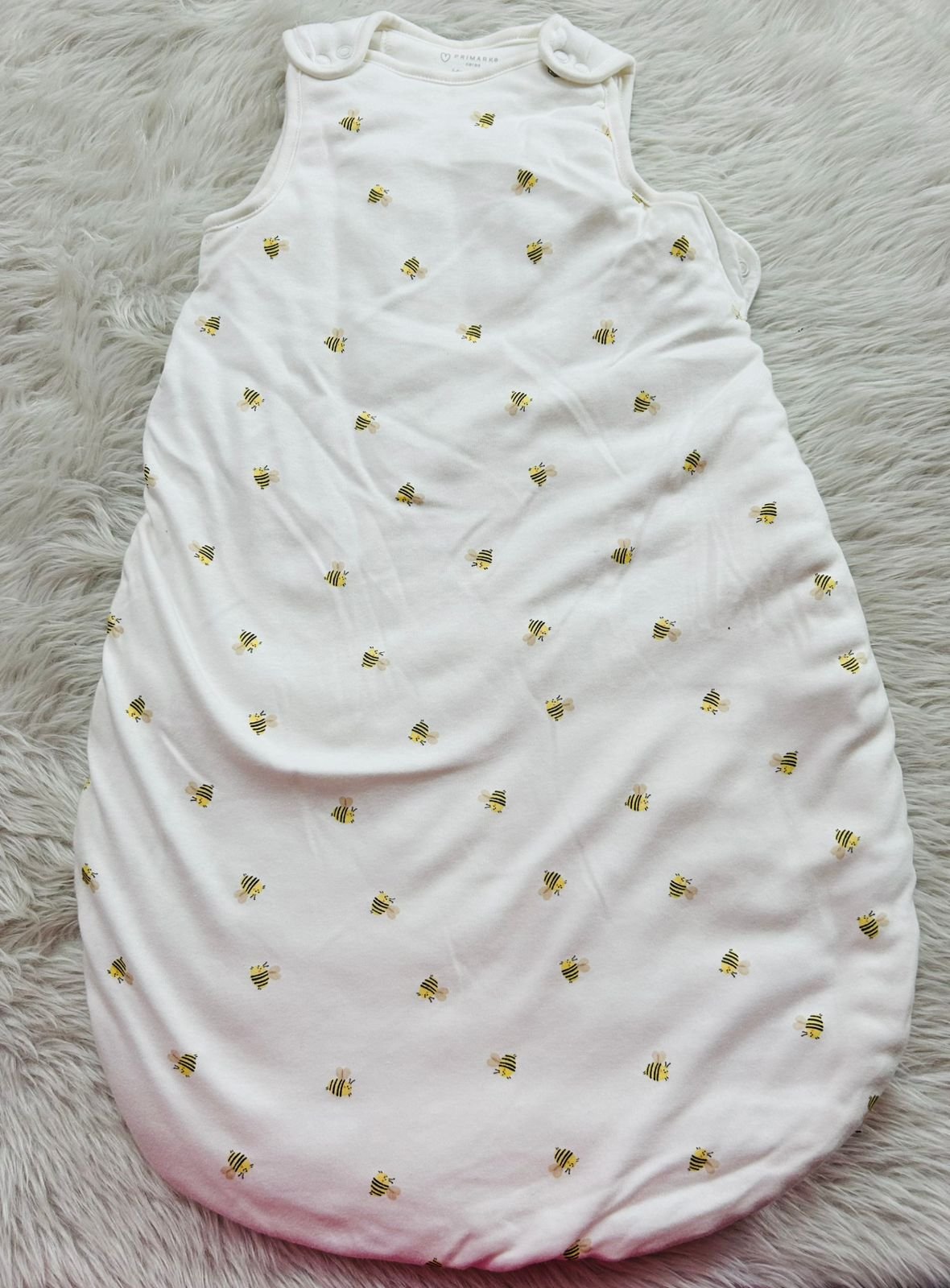 Honey bee sleeping bag